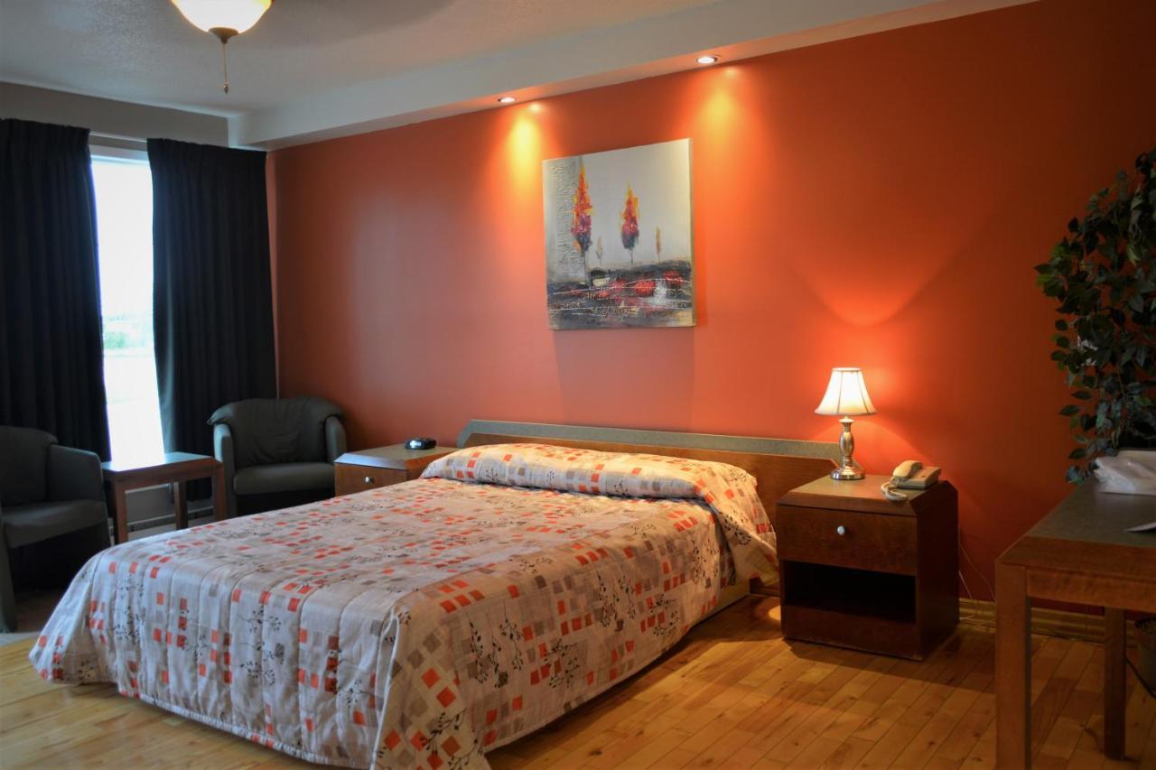 Motel Quatre Saisons فورستفيل المظهر الخارجي الصورة
