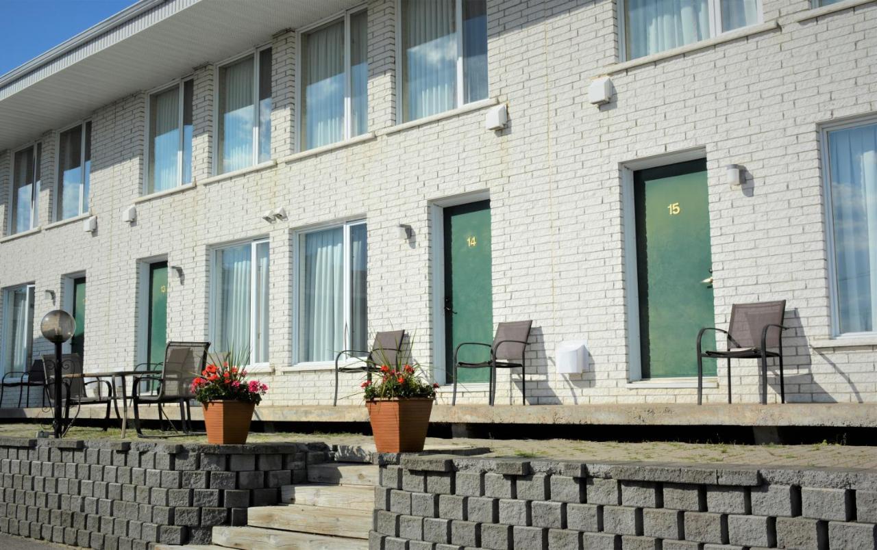 Motel Quatre Saisons فورستفيل المظهر الخارجي الصورة